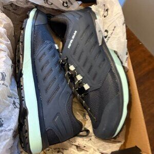 Pearl Izumi Women's X-Alp Canyon Women's size 8.5 color Navy